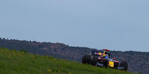 Carlos Sainz y Roberto Merhi se juegan el titulo en Jerez