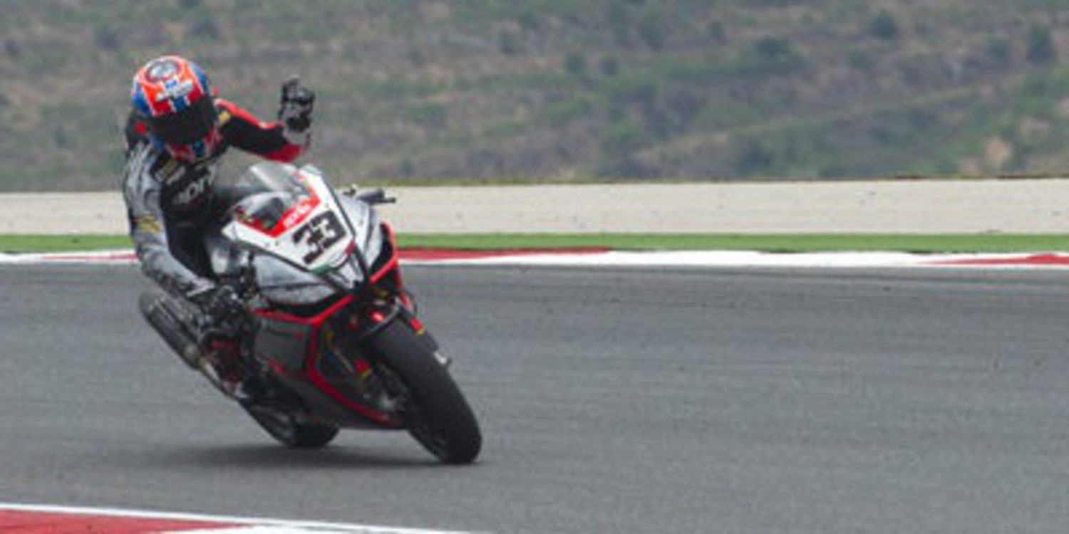 Aprilia 'fuerza' a Marco Melandri a regresar a MotoGP