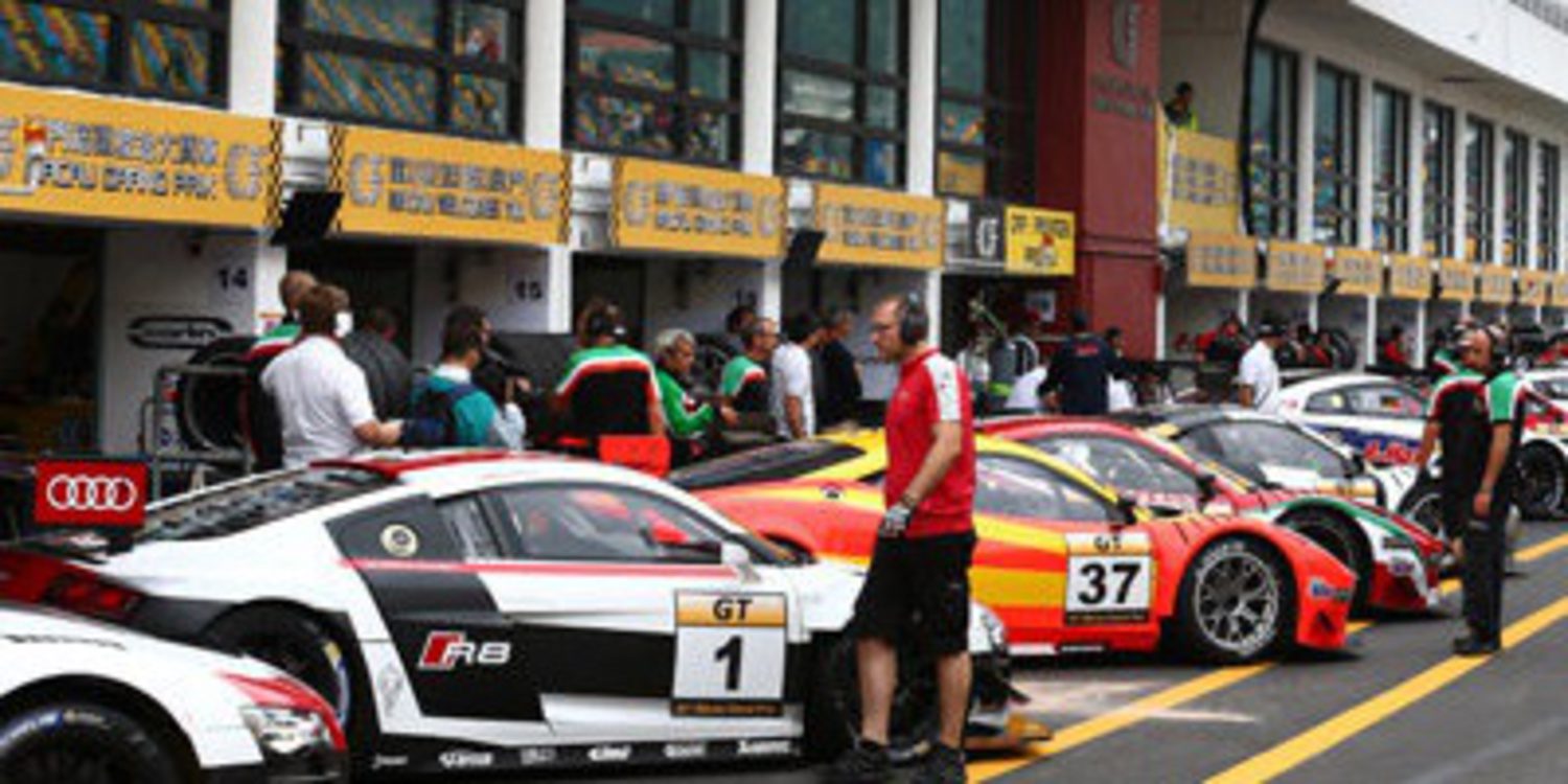 Edo Mortara pole provisional de la Macau GT Cup tras la Q1