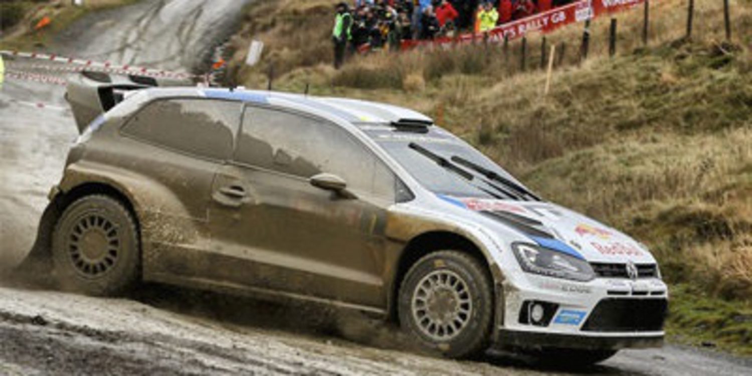 Ogier y Latvala en puja directa por el Rally de Gales