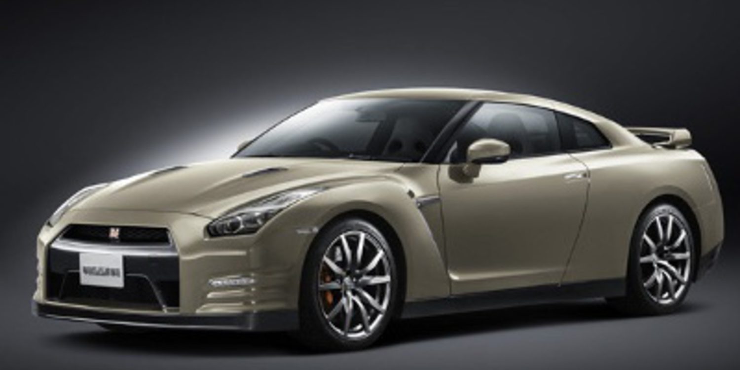 Nissan lanza el GT-R 2015 y la edición especial "45 aniversario"