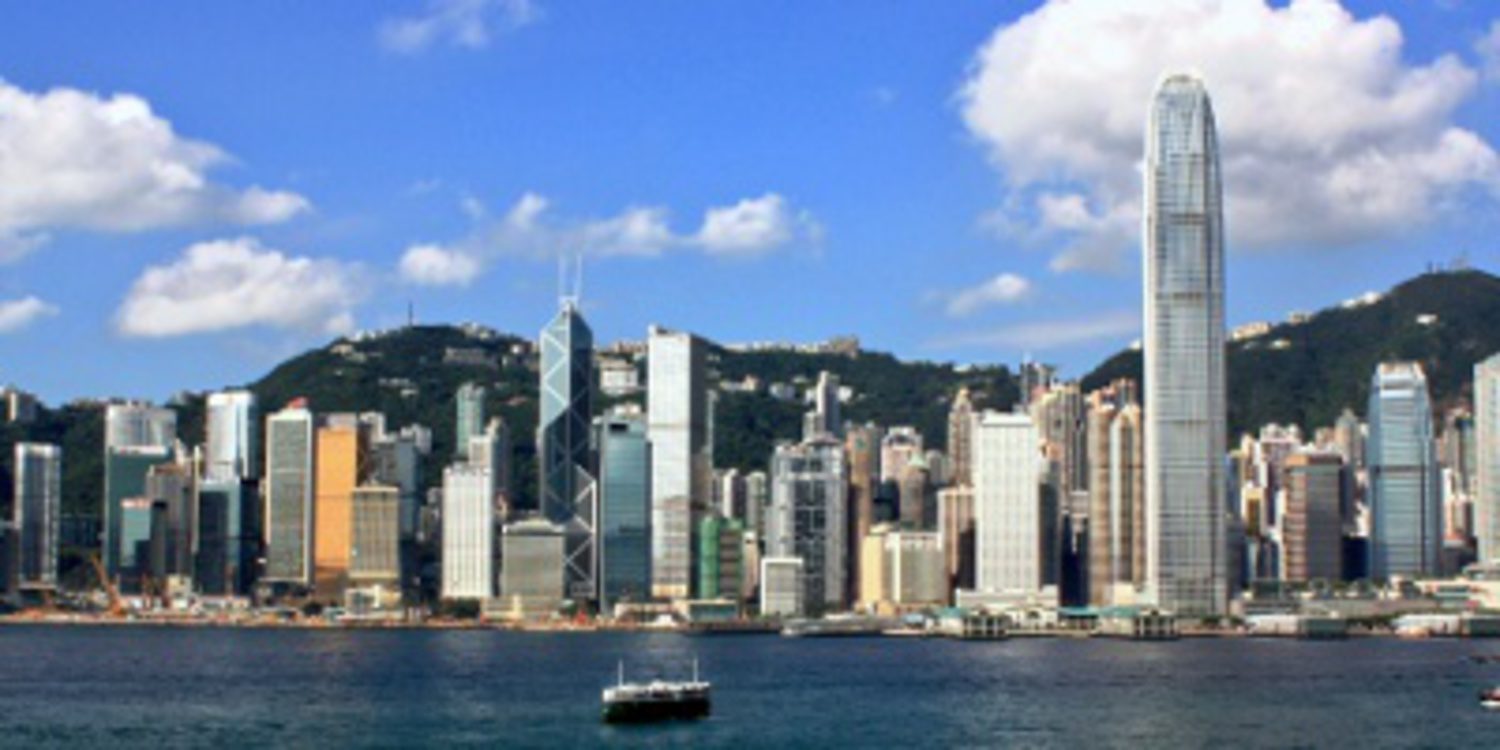 Un furgón blindado pierde una caja llena de dinero en Hong Kong