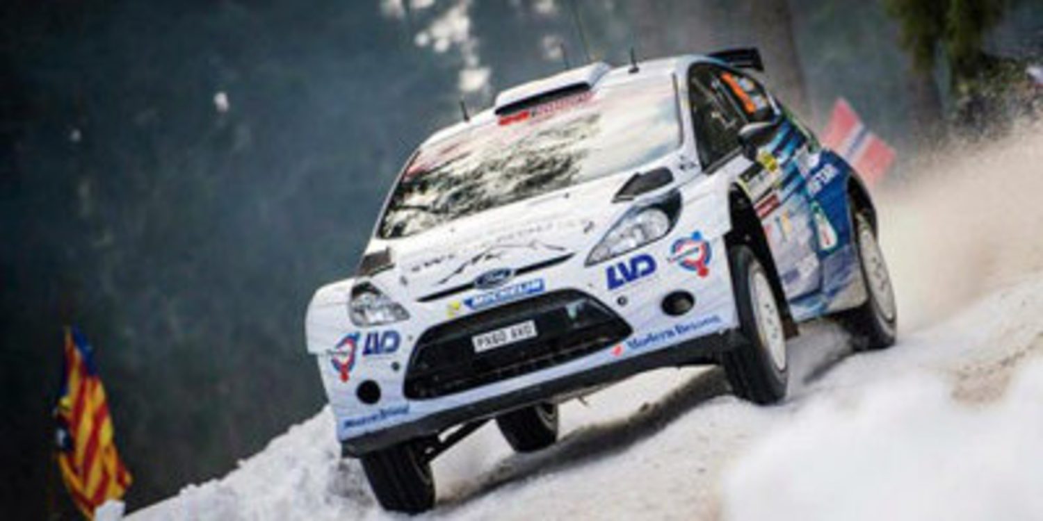 Pontus Tidemand se merienda a los WRC en la SSS de Karlstad