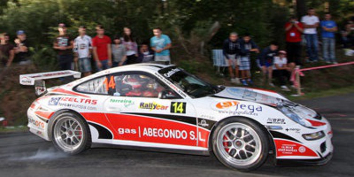 Iván Ares con un Porsche en el Nacional de Asfalto