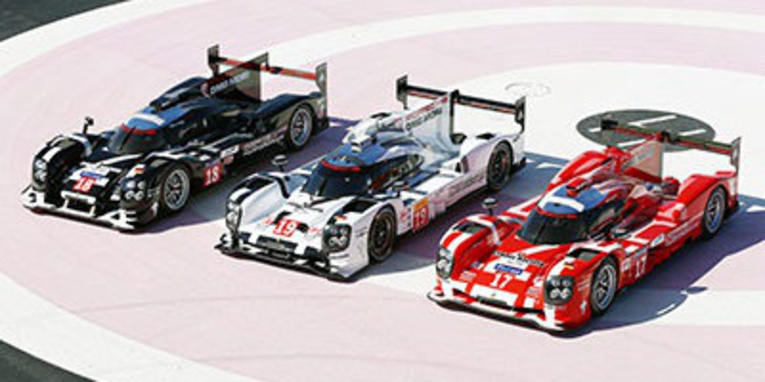 Blanco rojo y negro para Porsche en Le Mans