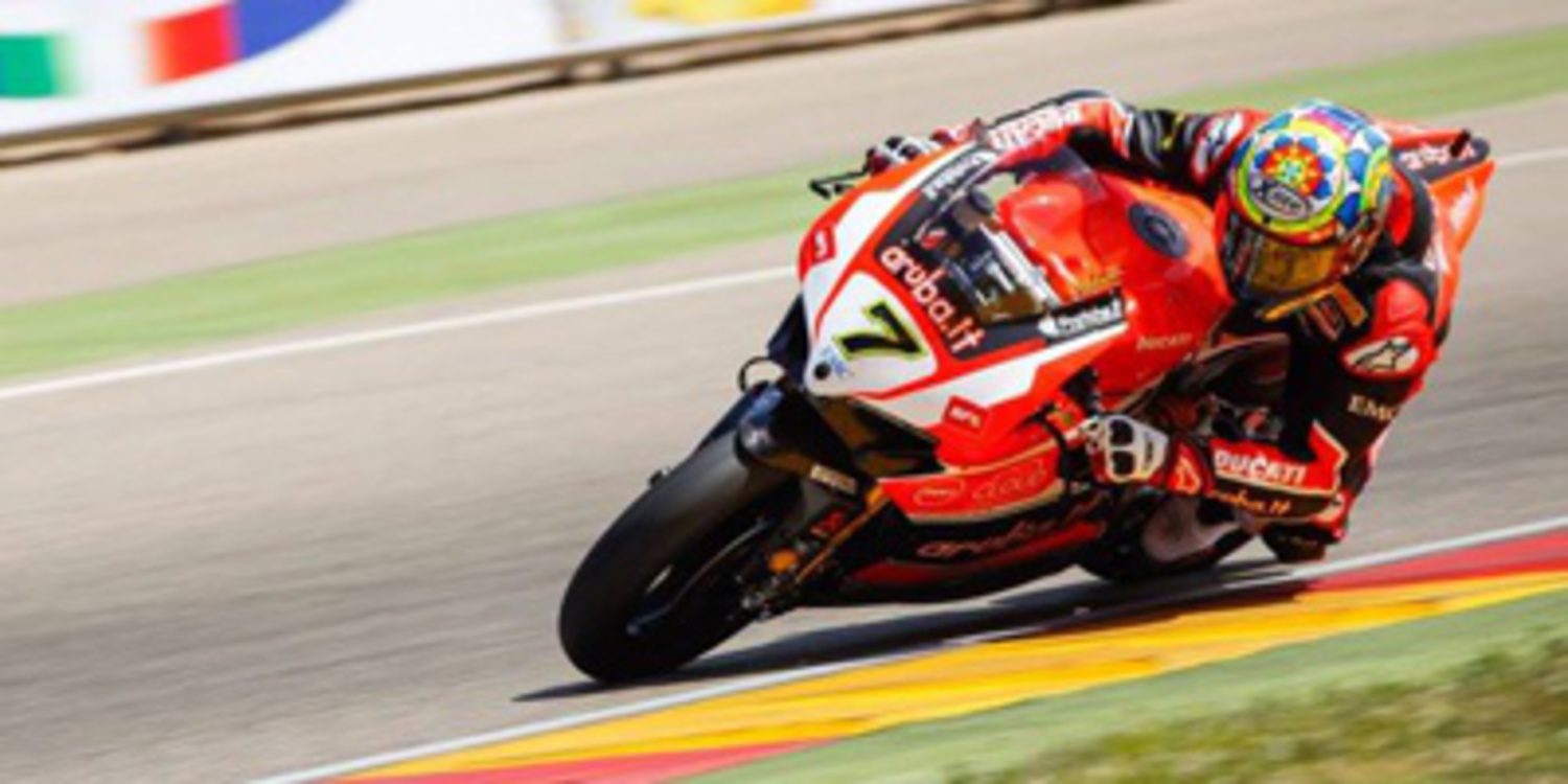 Chaz Davies y Ducati ganan la segunda manga en MotorLand