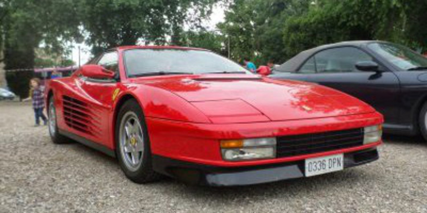 En el asfalto: gran ejemplar del Ferrari Testarossa (1984-1992)
