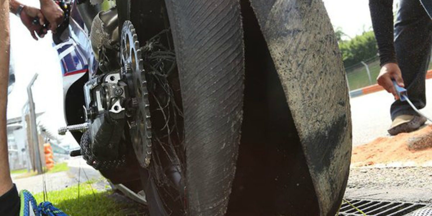Michelin entona el "mea culpa" en el accidente de Loris Baz