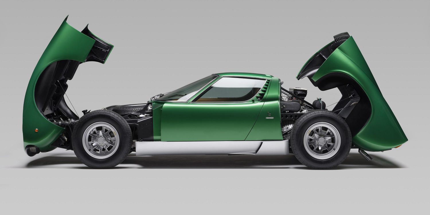 Las imágenes del primer Lamborghini Miura SV restaurado por la marca