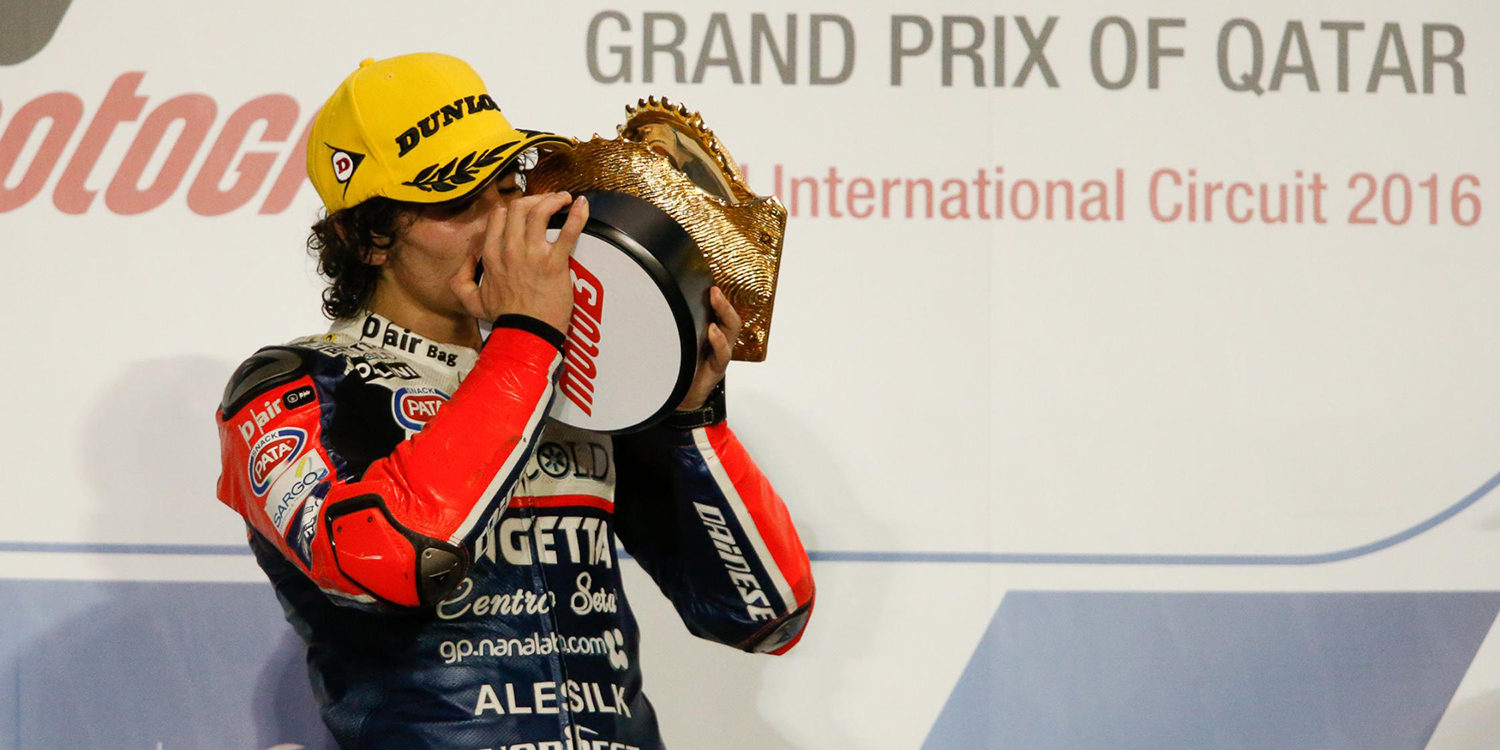 Antonelli gana la primera carrera de Moto3 con foto finish incluida