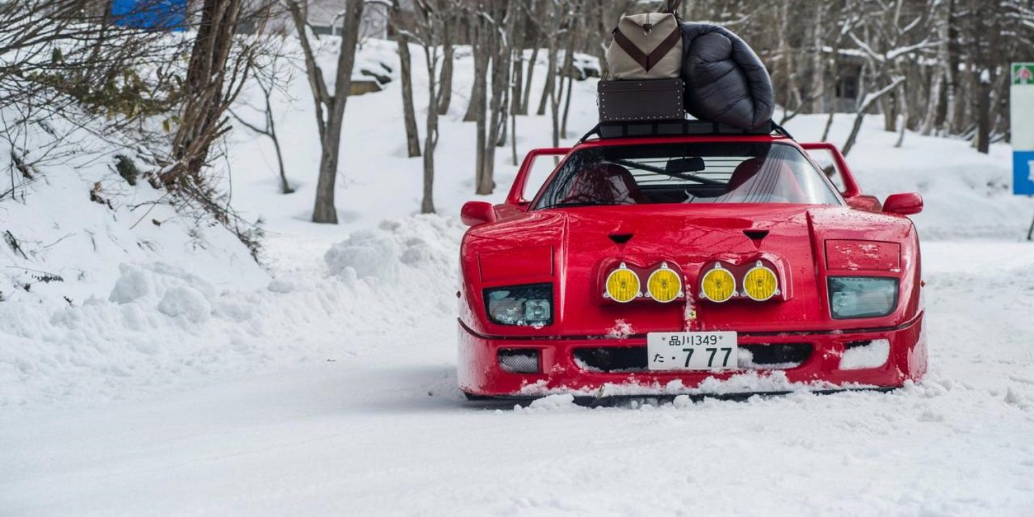 Detrás de las escenas del vídeo del Ferrari F40 derrapando sobre la nieve