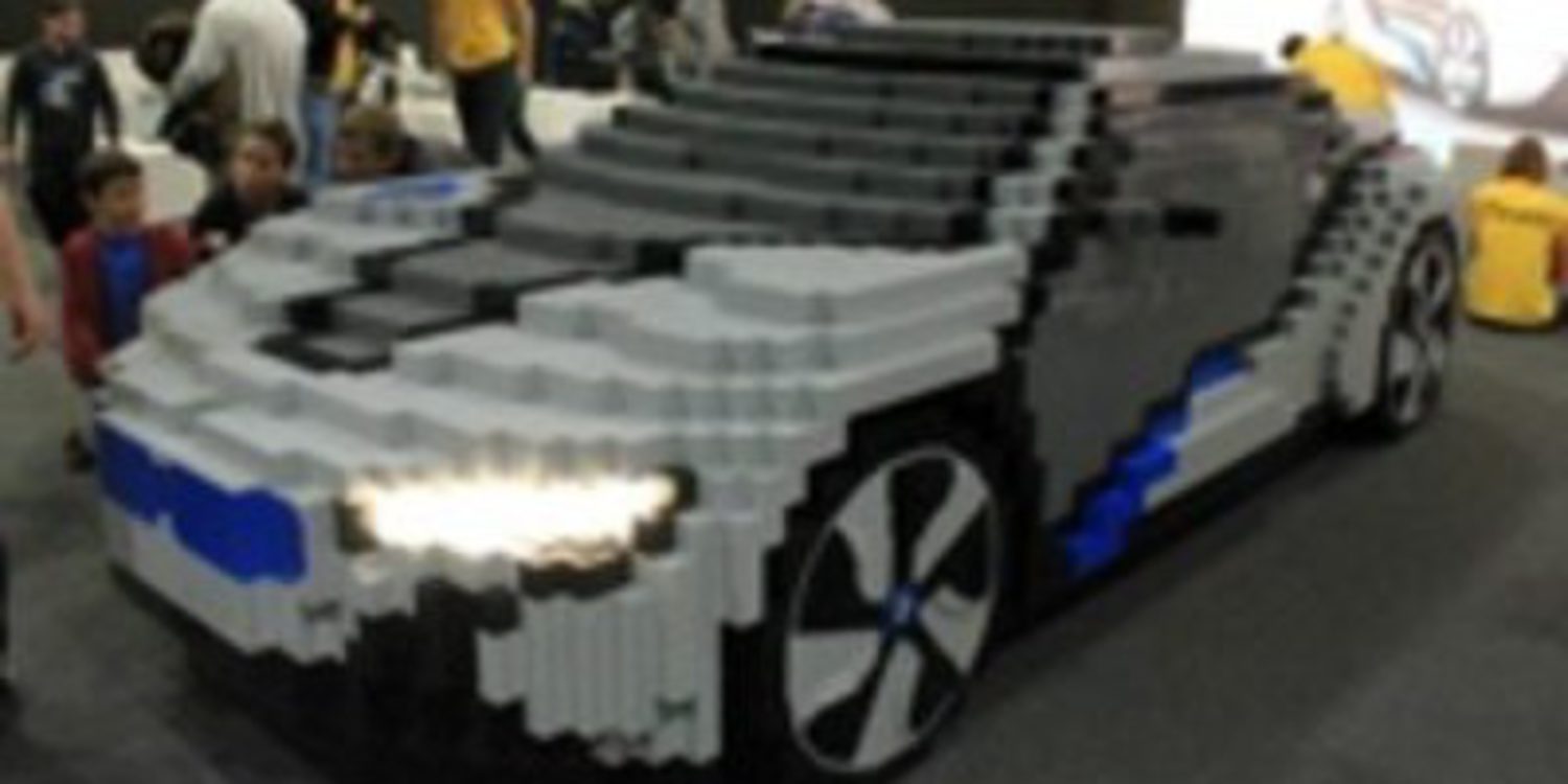 Un BMW Concept i8 hecho con piezas de LEGO