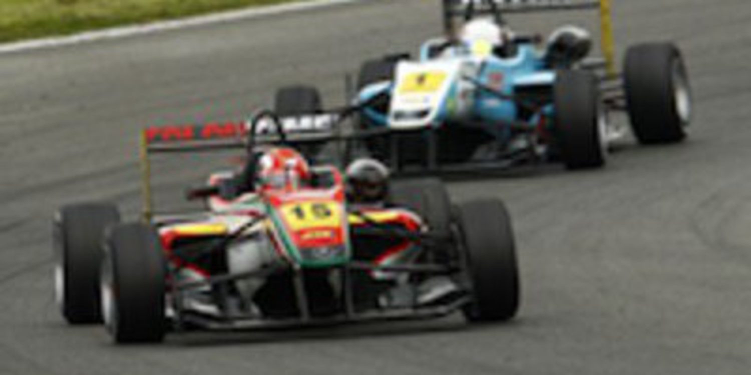 Raffaele Marciello vence en la primera carrera de Brands Hatch y lidera el europeo