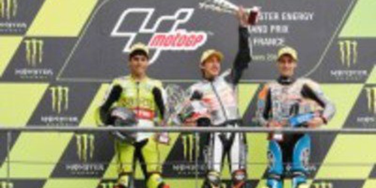 Alberto Moncayo y Alex Rins se estrenan en el podio de Moto3