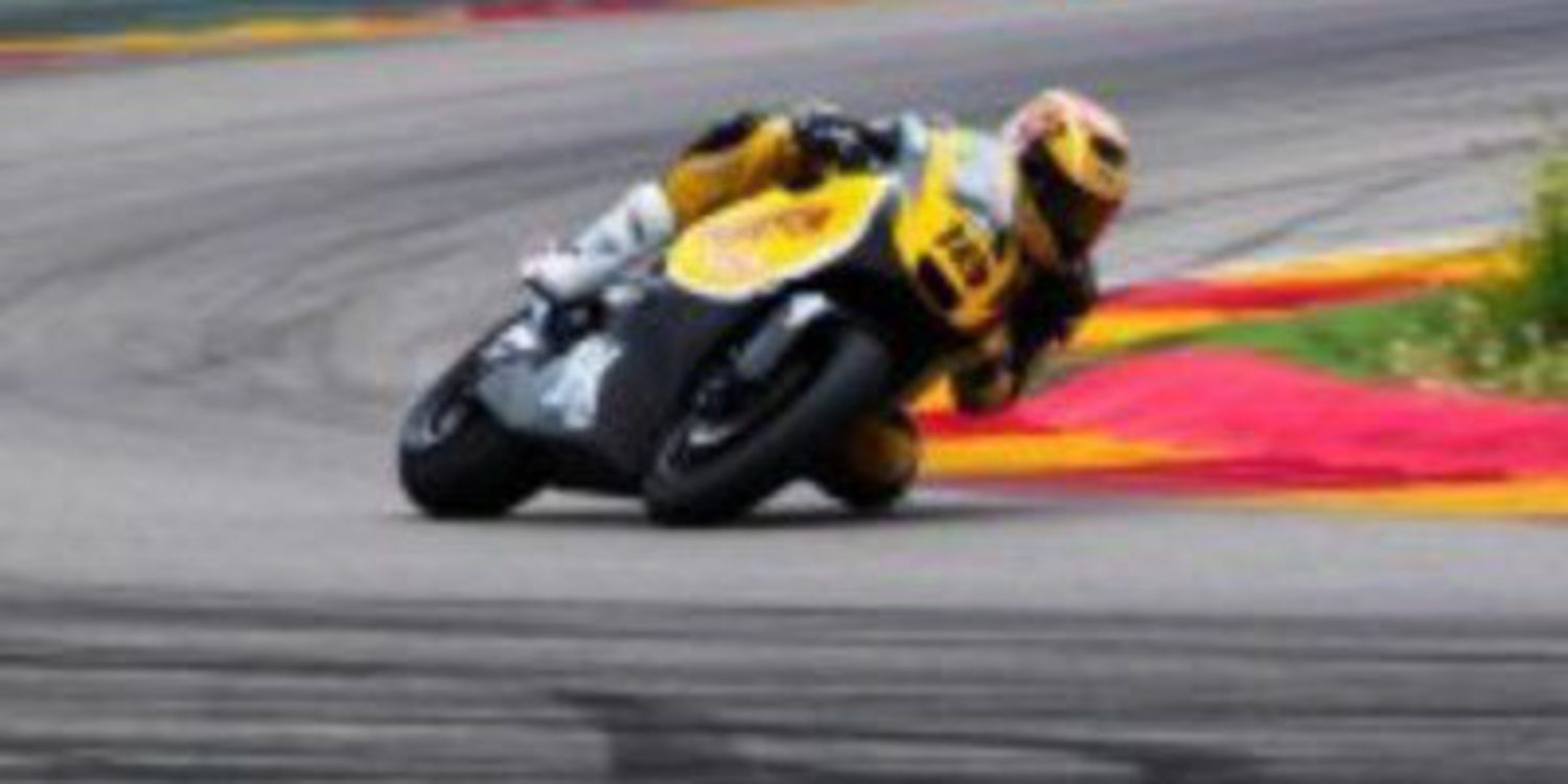 Jordi Torres impone la ley del más fuerte en el CEV Moto2 de Motorland