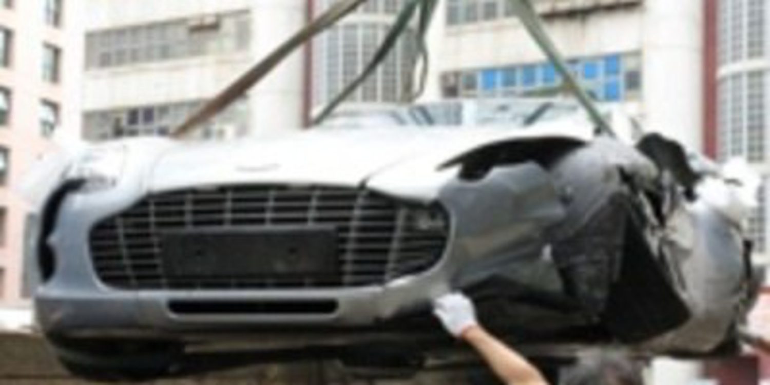 Se estrella en Hong Kong uno de los Aston Martin One-77