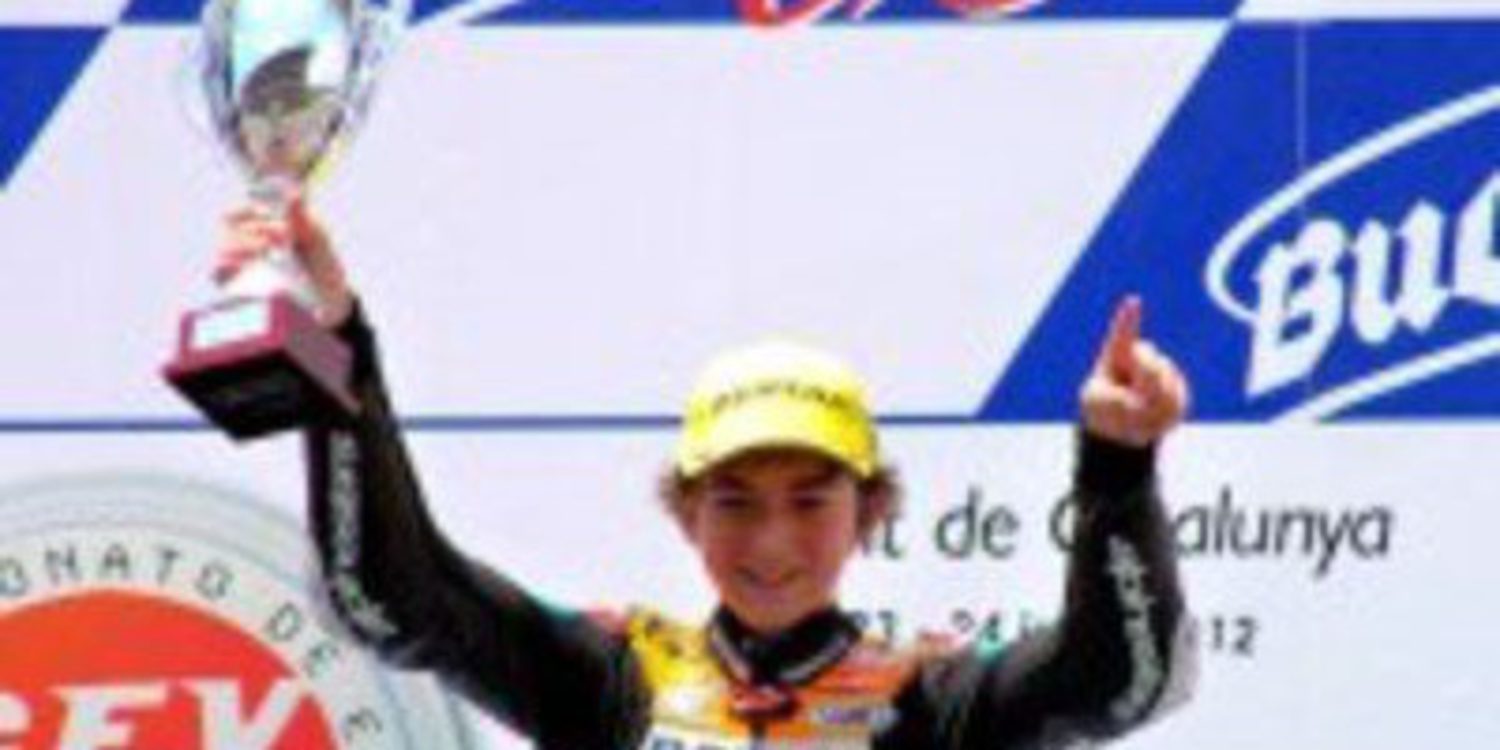 Francesco Bagnaia vence por tres milésimas en Moto3
