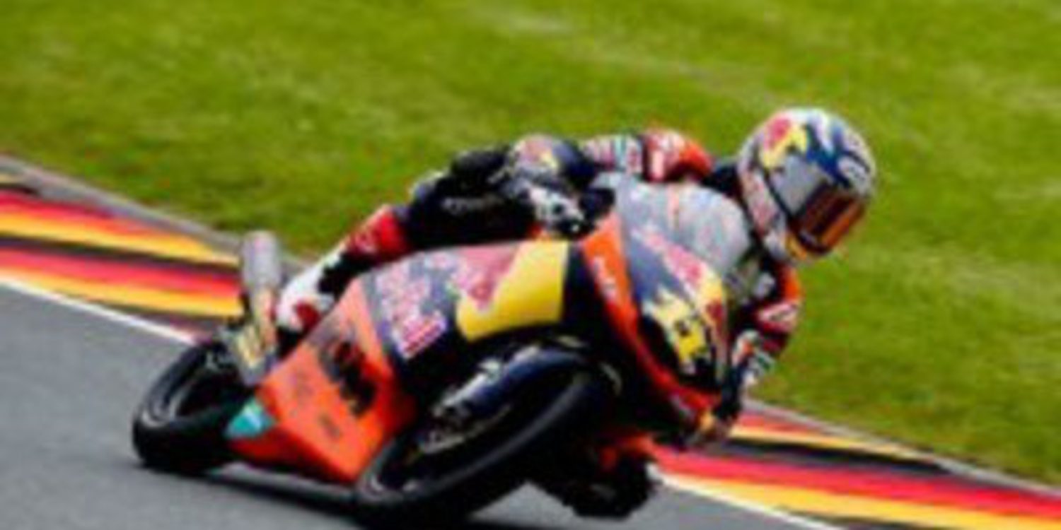 Sandro Cortese gana en la difícil carrera de Moto3 en Sachsenring