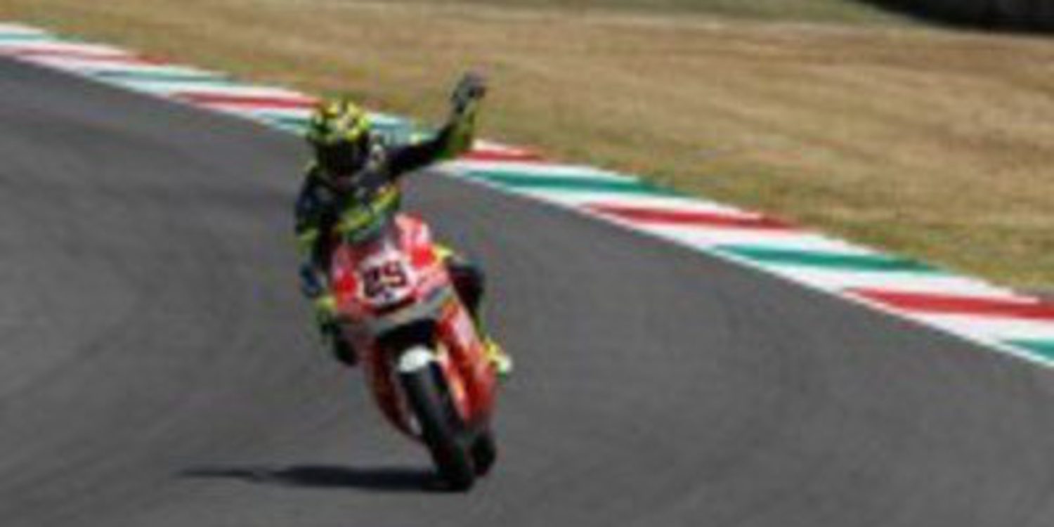 Andrea Iannone arrebata el triunfo de Moto2 en Mugello a Espargaró