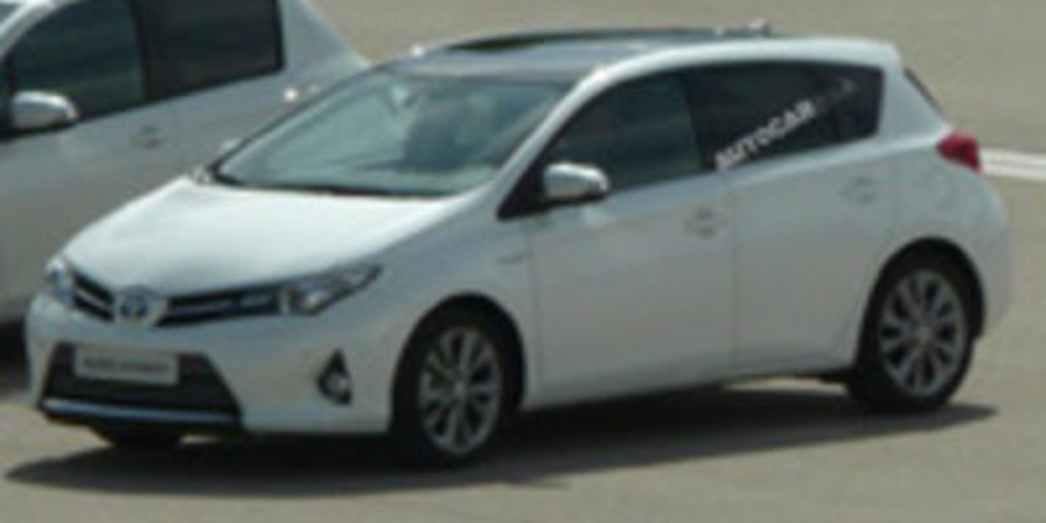 Nuevo Toyota Auris, pillado "posando"