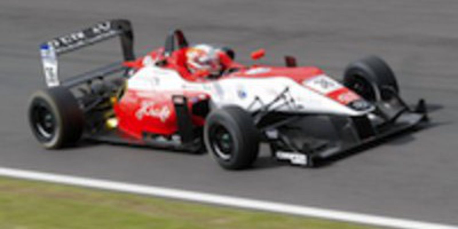 Alex Lynn marca el ritmo en los libres de Snetterton en la F3 Británica