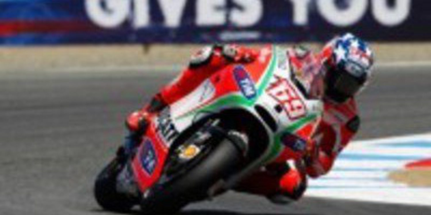 El equipo Ducati concentrado con su llegada al GP de Indianápolis