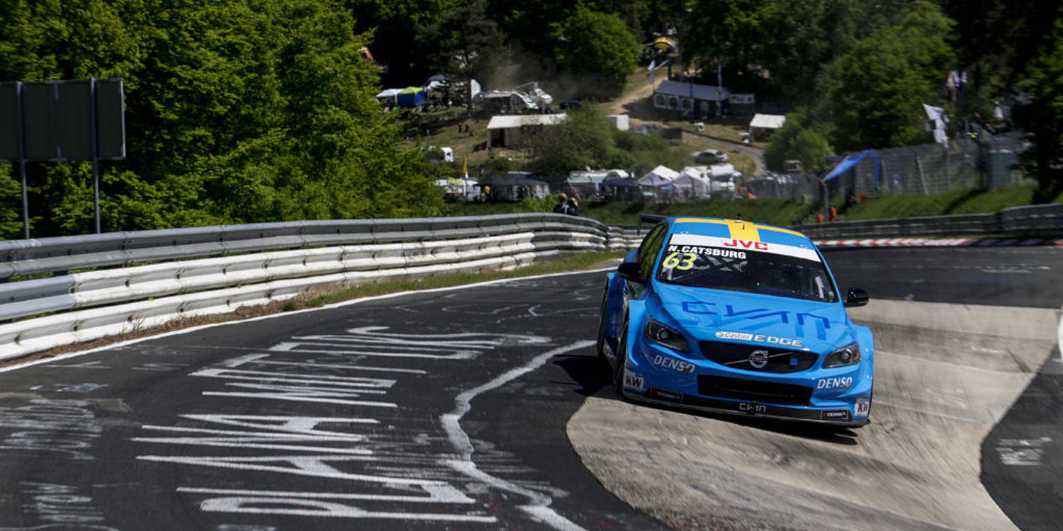 Nürburgring se convierte en el 'Infierno Azul' que hunde a Tiago Monteiro