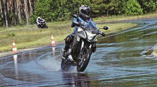 Conduzca su moto en lluvia de forma segura