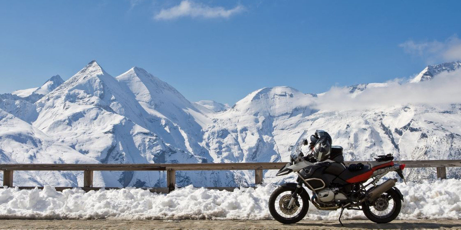 Conduzca eficientemente su motocicleta en la nieve