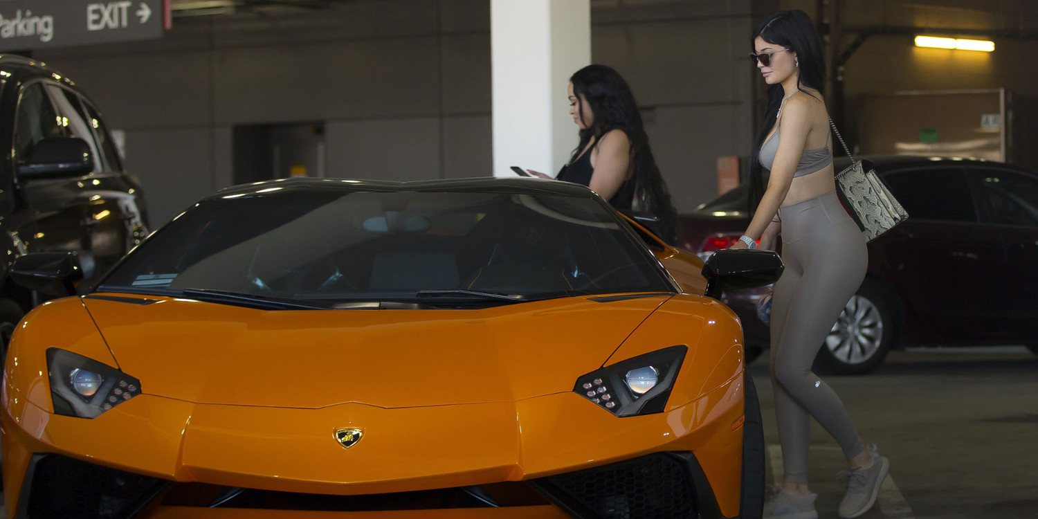Kylie Jenner y su excitante colección de lujosos autos