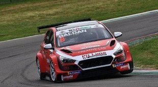 Pit Lane Competizioni mete a cuatro coches en las TCR Europa