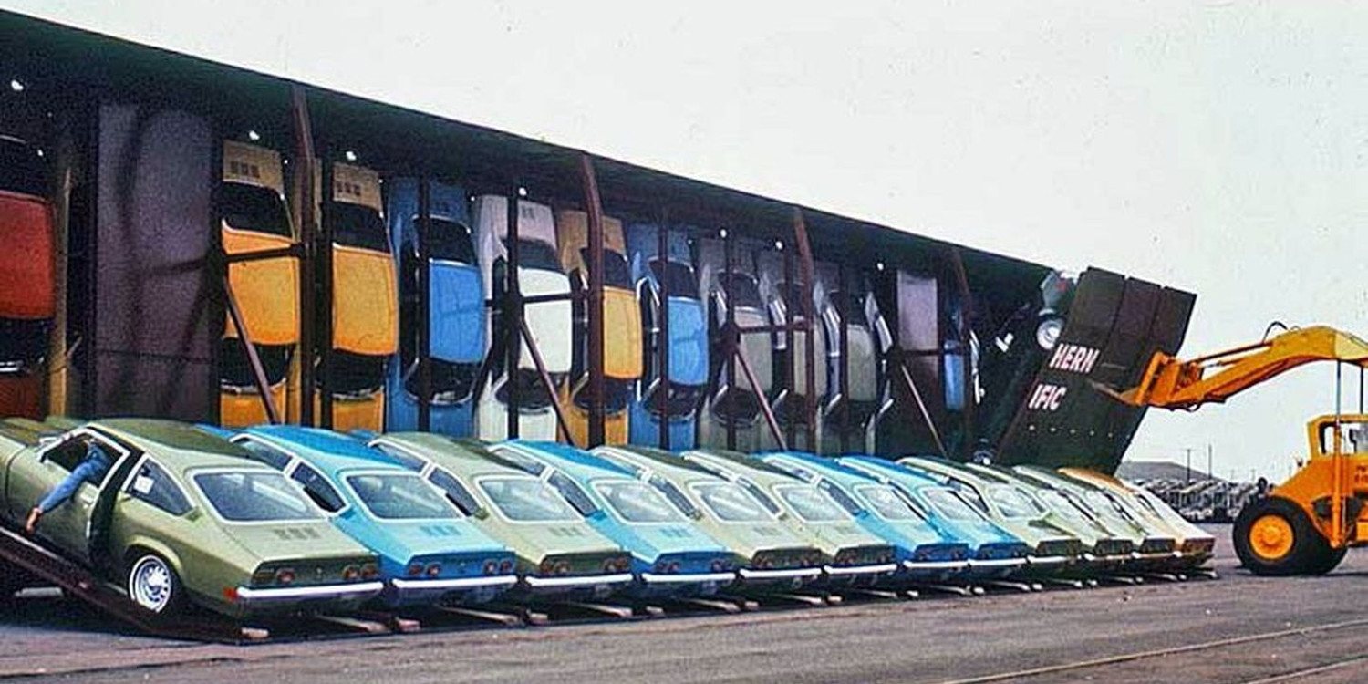 El tren de Chevrolet que transportaba coches en vertical