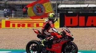Álvaro Bautista vuelve a la victoria en Jerez