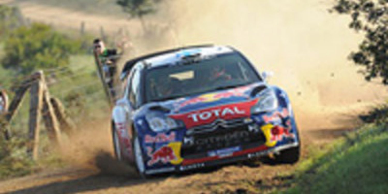 Mikko Hirvonen deja pasar los tramos de la Etapa 2 del Rally de Italia