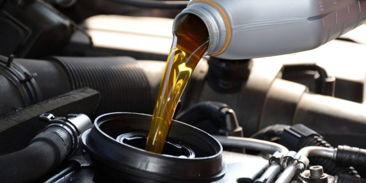 El aroma del aceite quemado en los coches