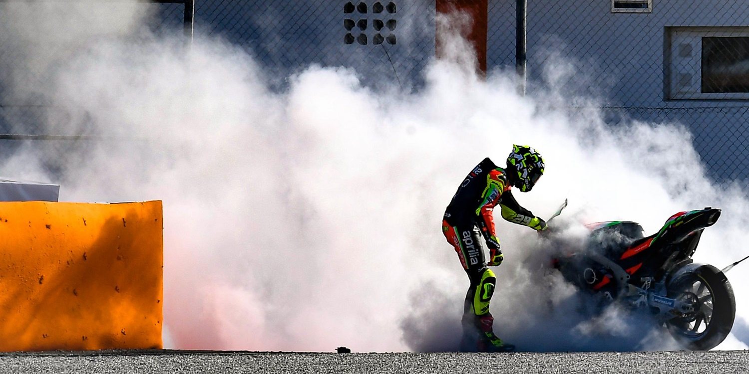 La Aprilia de Andrea Iannone en llamas en la segunda jornada de test en Cheste