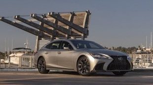 Lexus presentó el LS 2021