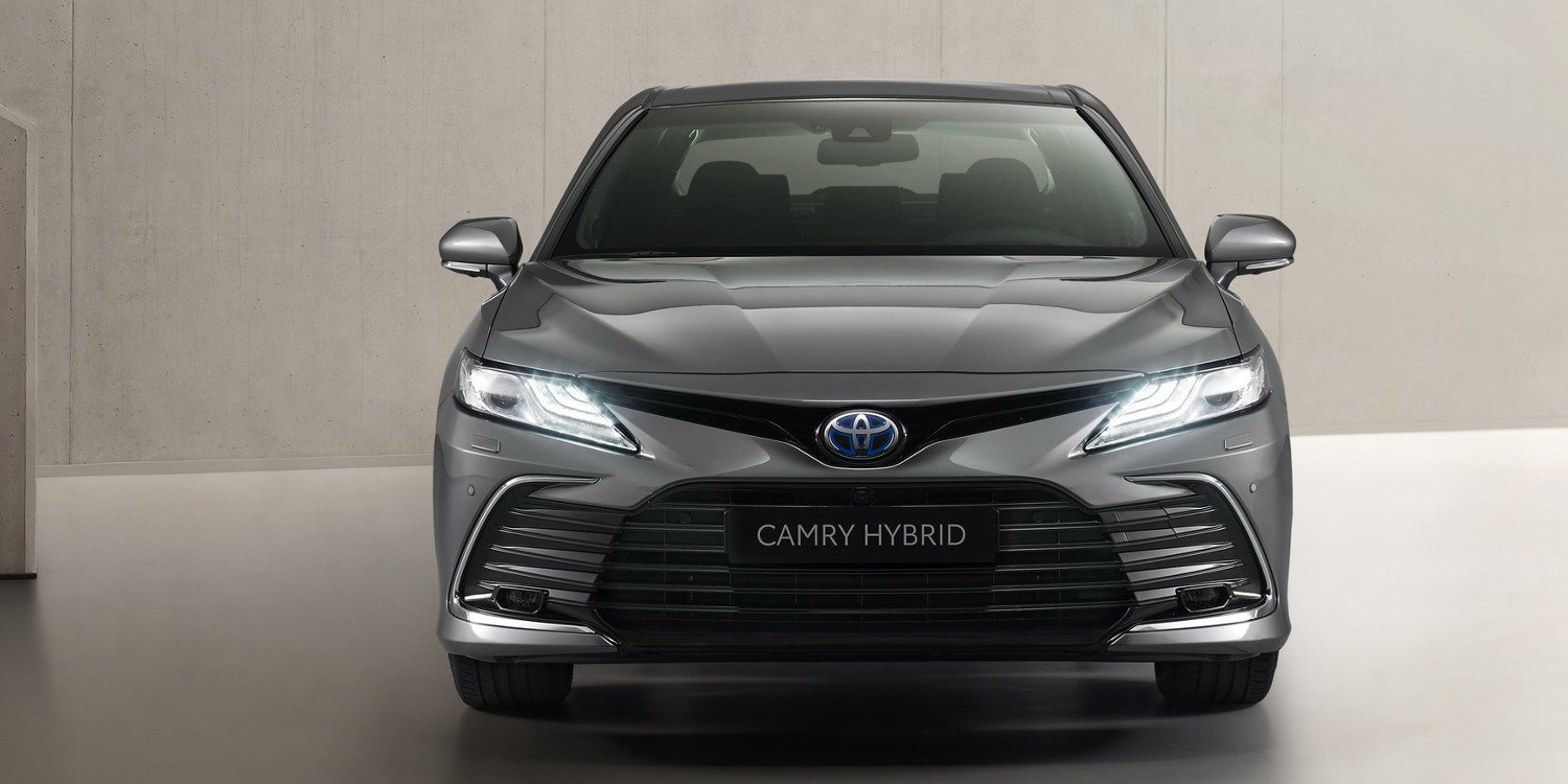 Toyota presentó el Camry Hybrid 2021 para Europa