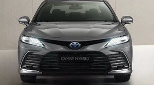 Toyota presentó el Camry Hybrid 2021 para Europa