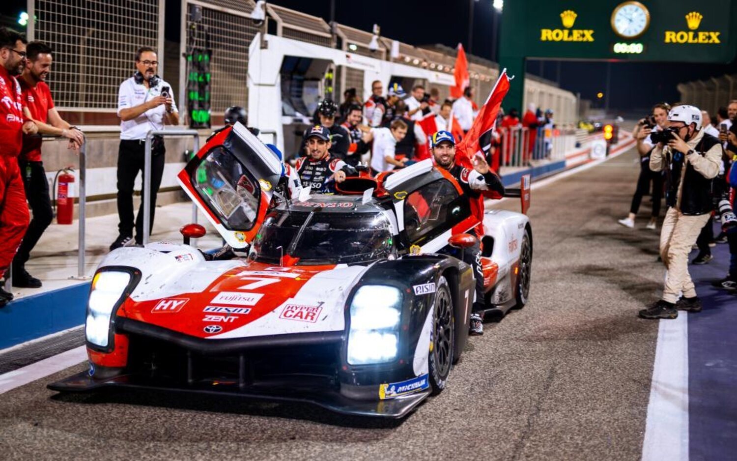 Otro doble campeonato para Toyota al vencer en las 8 Horas de Bahréin