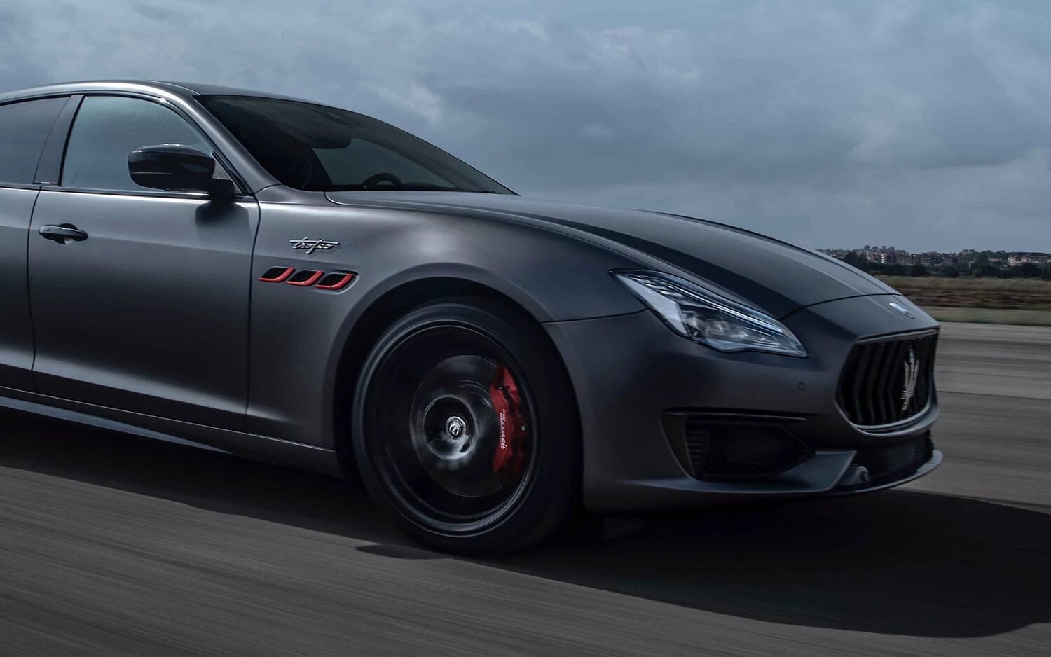 Maserati suspende la producción del Quattroporte eléctrico