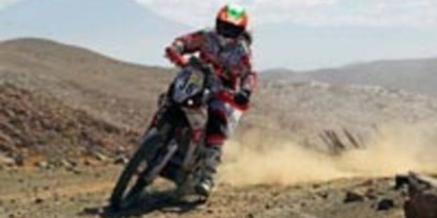 Los españoles en motos sobreviven y llegan a la jornada de descanso del Dakar 2013
