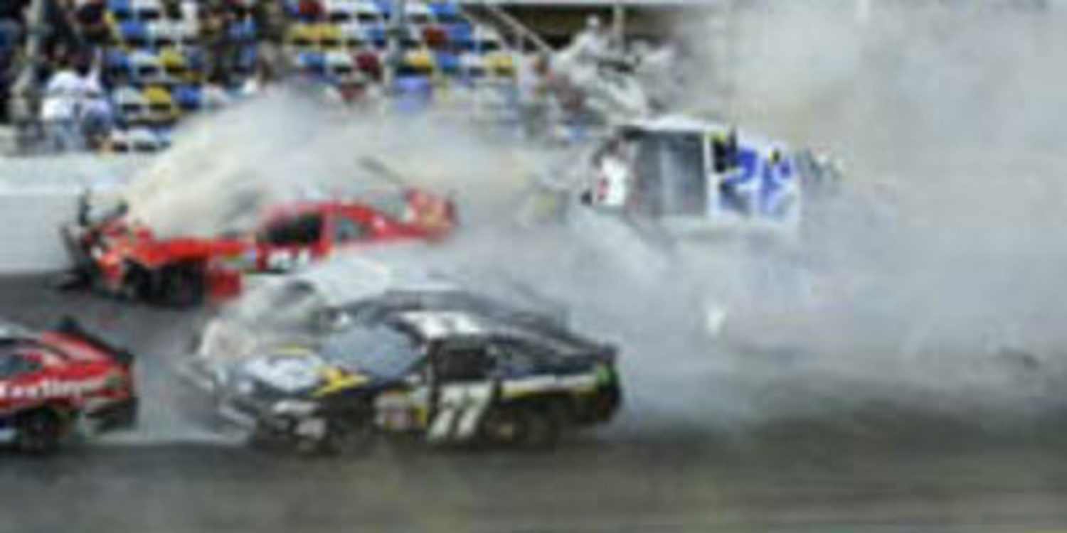 Accidente grave en Daytona tiñe la victoria de "Smoke"