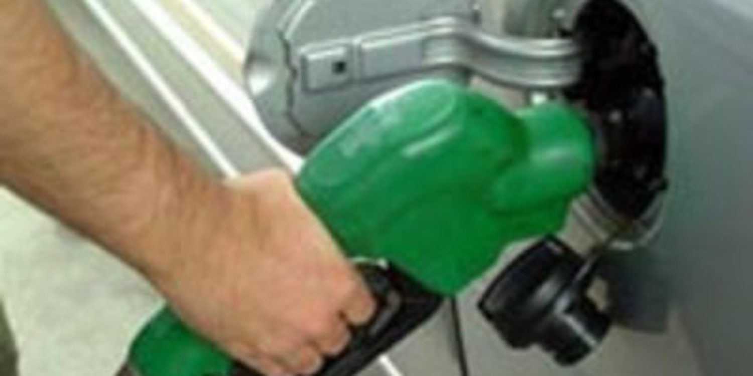 El Gobierno trabaja para bajar el precio del combustible