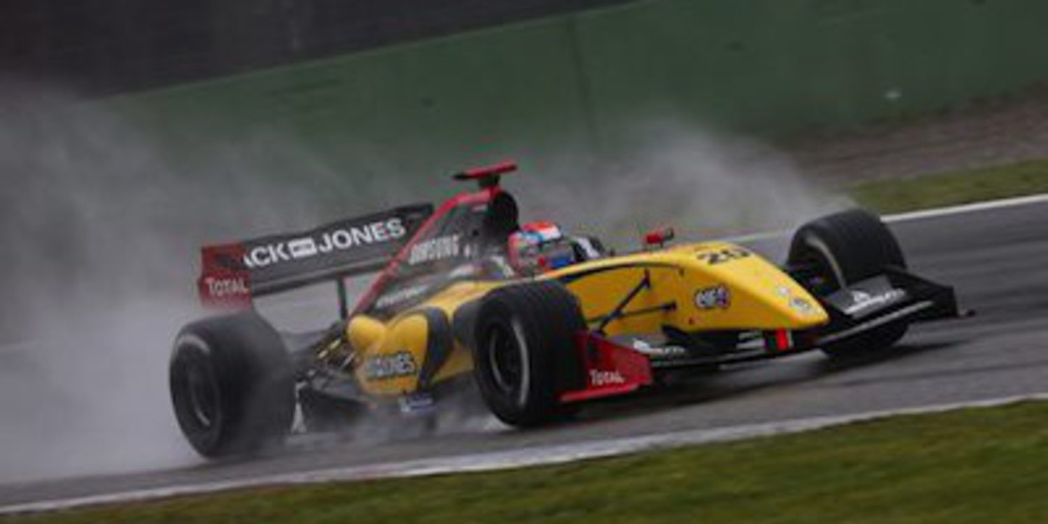 Kevin Magnussen no perdona la pole en Spa Francorchamps