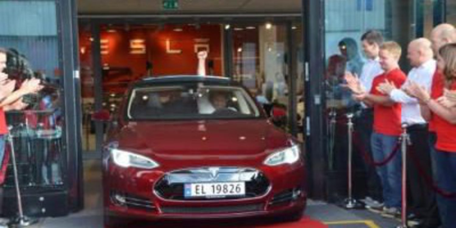 Tesla entrega el primer Model S en Europa