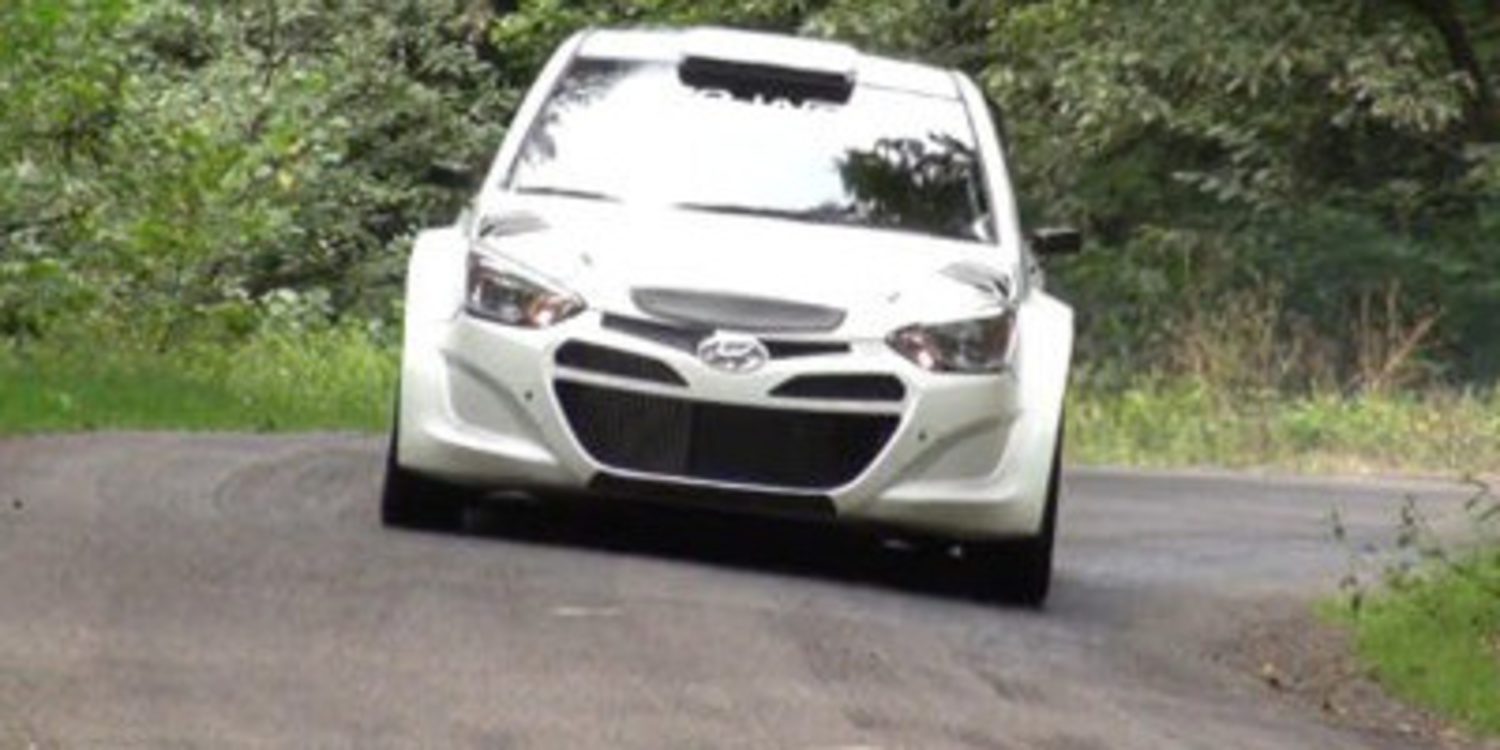 Turno de asfalto en los test del Hyundai i20 WRC