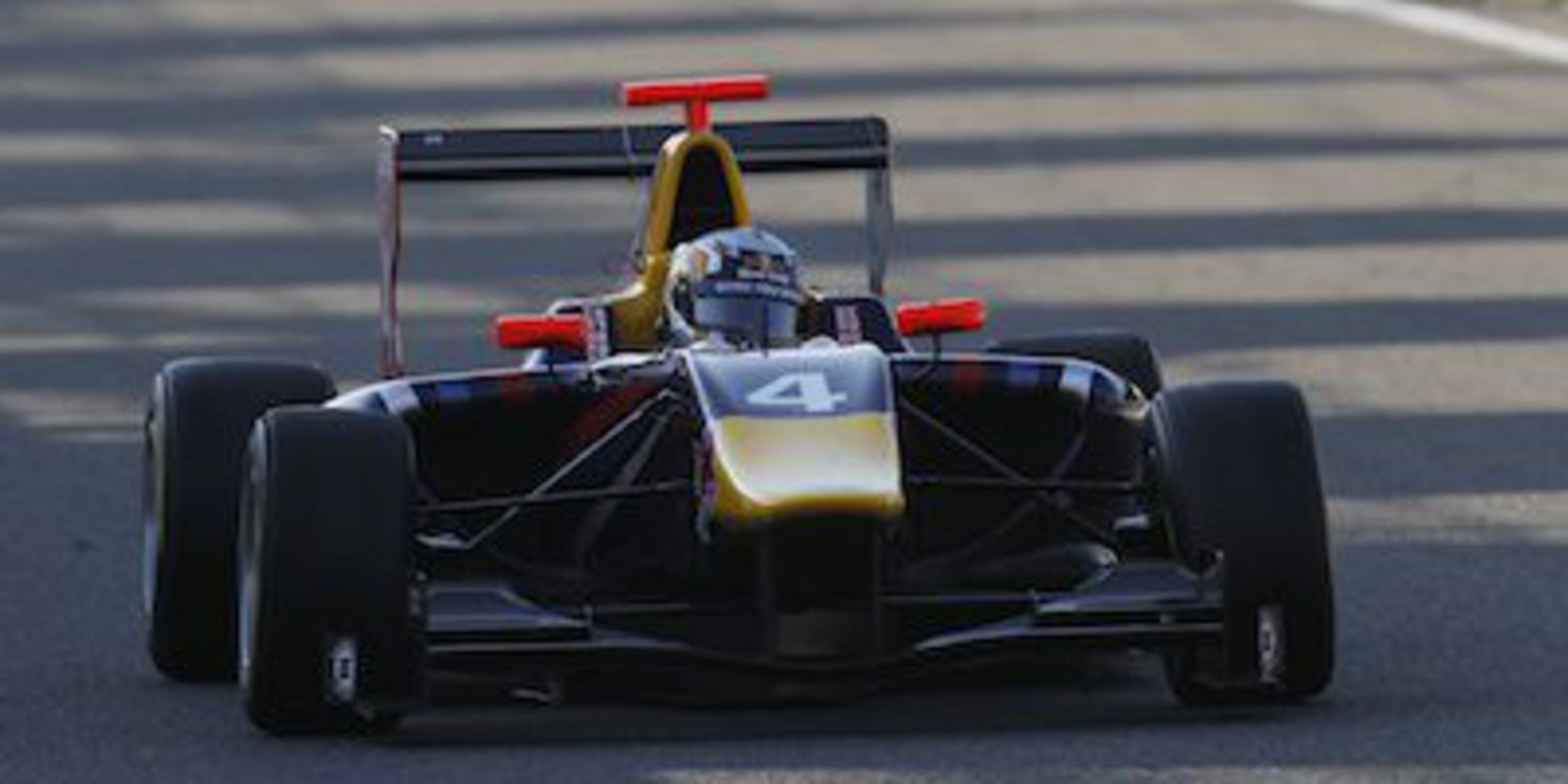 Sainz logra su primera pole en GP3 con una mágica vuelta en Spa