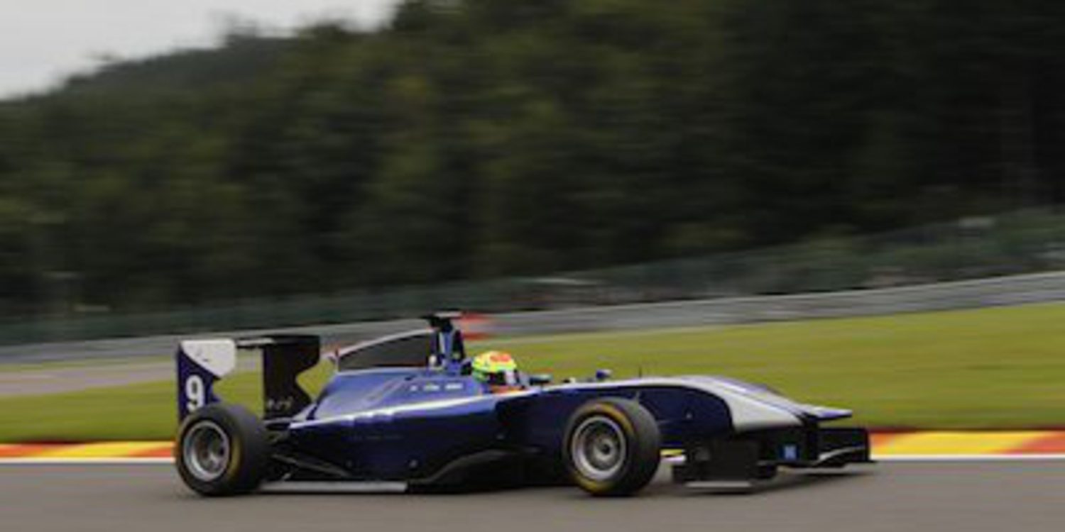 Alexander Sims domina el sprint de GP3 en Spa