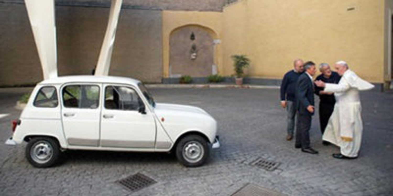 El Papa Francisco nuevo propietario de un Renault 4 de 1984